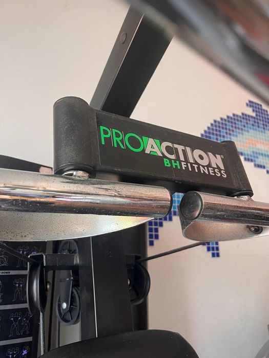 Máquina de fitness e musculação Proaction BH fitness
