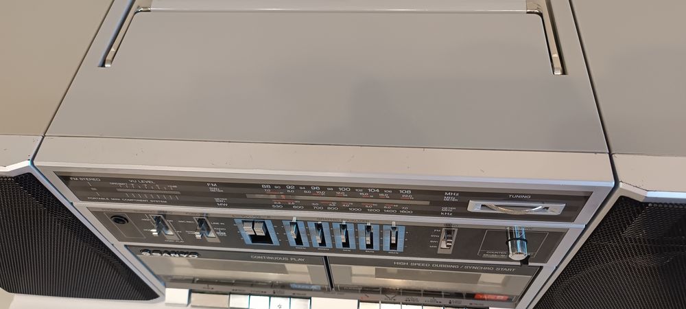 Sanyo C-35 требует ремонта.