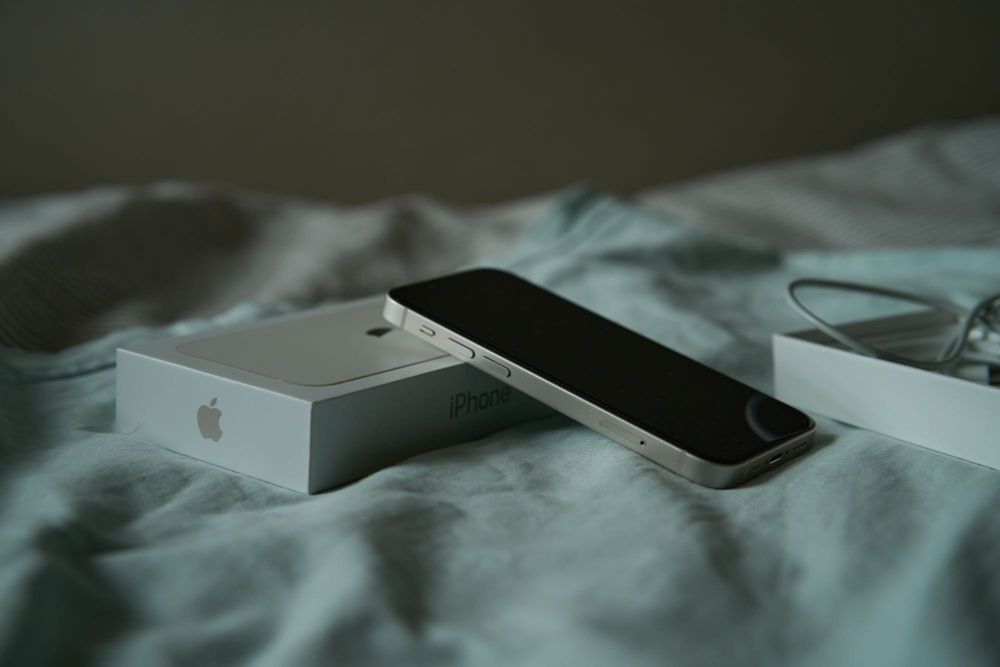 iPhone 13 mini 128GB Biały (Starlight) • Bateria 90% • Zadbany, Bez blokad