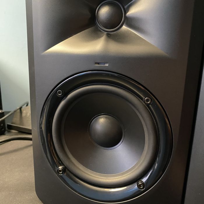 JBL  LSR305 Студійні монітори, колонки
