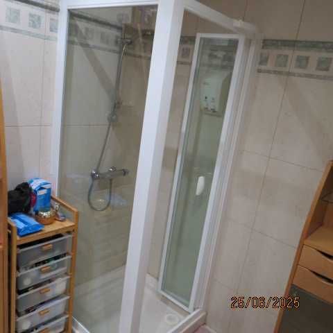 Cabine de duche 80x80, lacada a branco.