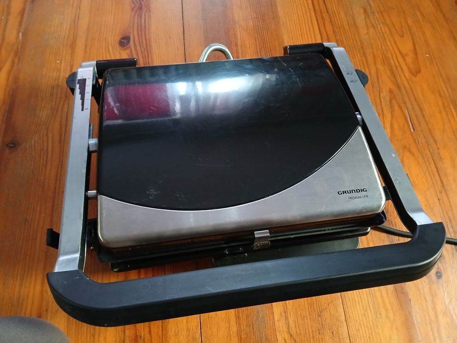 Електрогриль Grundig CG5040 2000 Вт, контактний гриль
