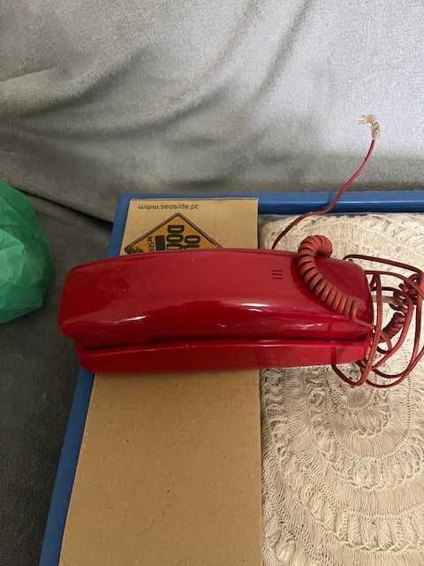 telefone fixo antigo de teclas vintage