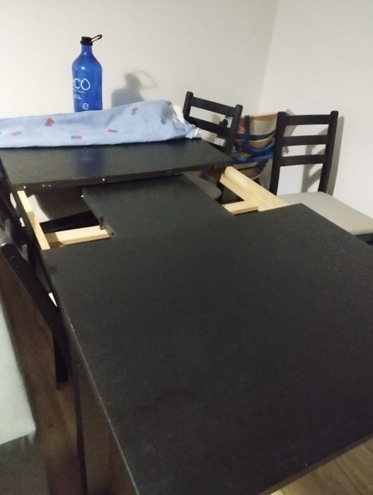Mesa extensível com 4 cadeiras