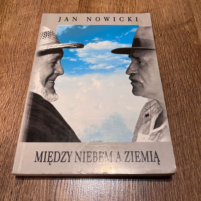 Między Niebem A Ziemią - Jan Nowicki