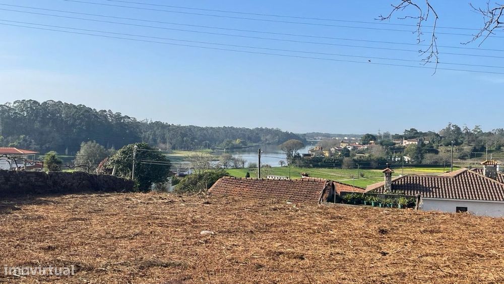 Terreno para Construção com Vista Rio em Gemeses