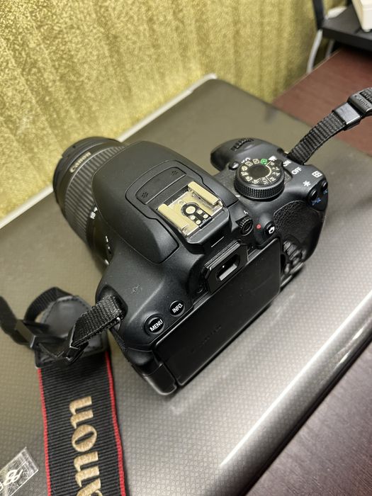 Фотоопарат Canon EOS 700D EF-S 18–55mm IS STM (Ki