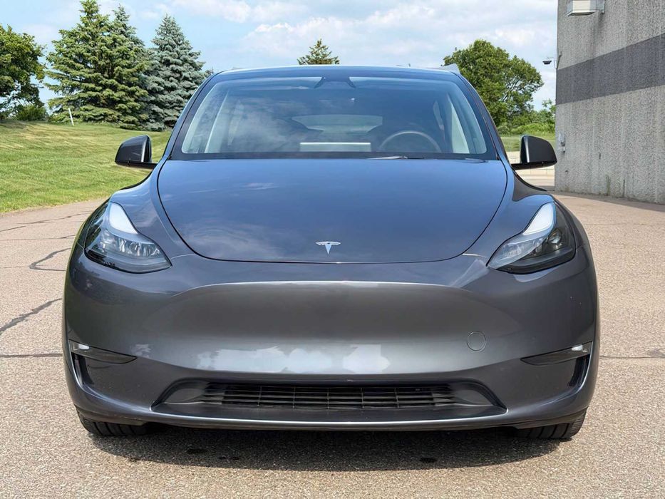 Tesla Model Y      2023
