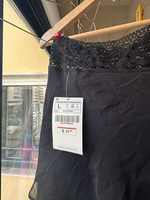 Saia folhos e renda preta Zara - super elegante (nova)