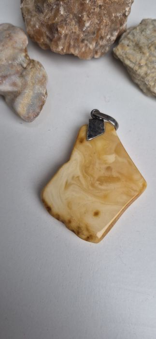 Bryłka bursztyn baltycki amber zawieszka wisior