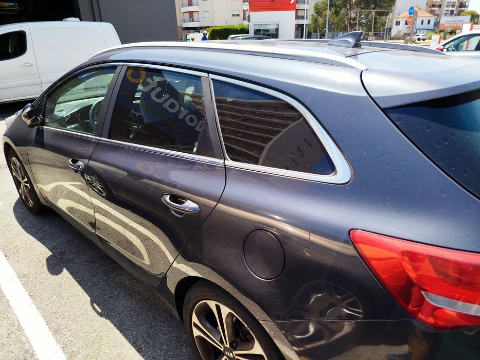 Kia Ceed 1.0 T-GDI — avariado (não liga) — bom para mecânico/reparação