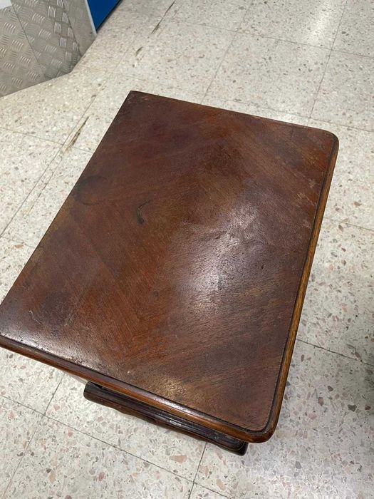 2 mesas de cabeceira antigas