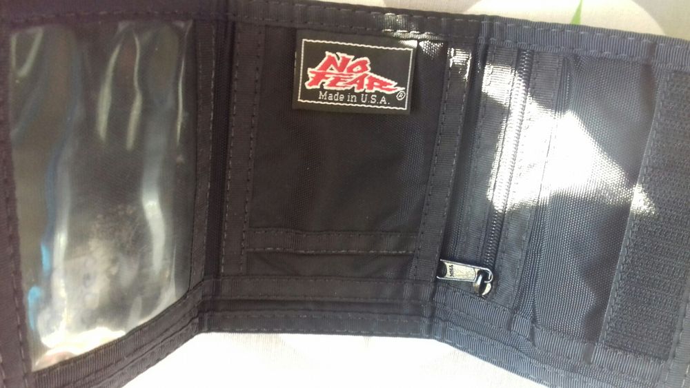 Carteiras de meninos