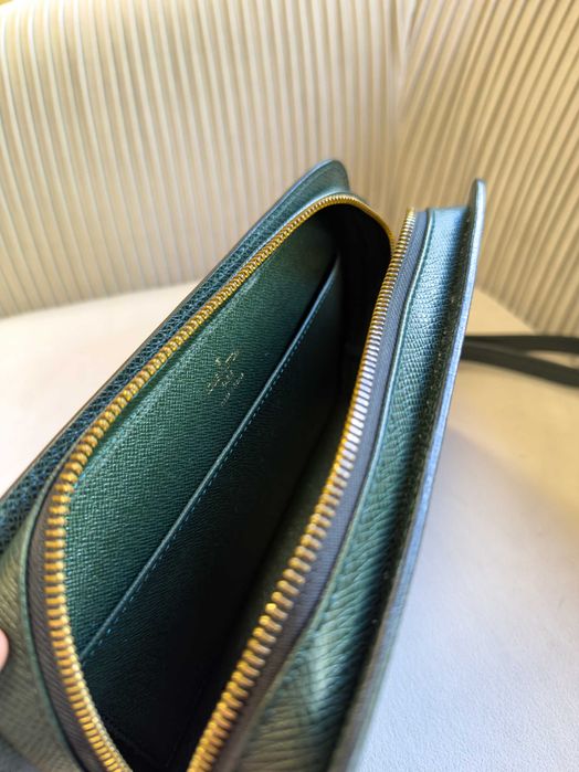 Louis Vuitton Pochette Baikal Taiga Épicea Verde – Detalhes Dourados