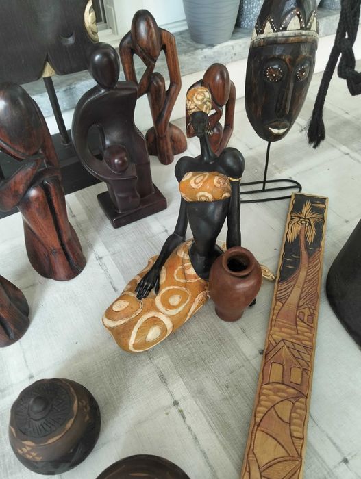 Várias peças africanas