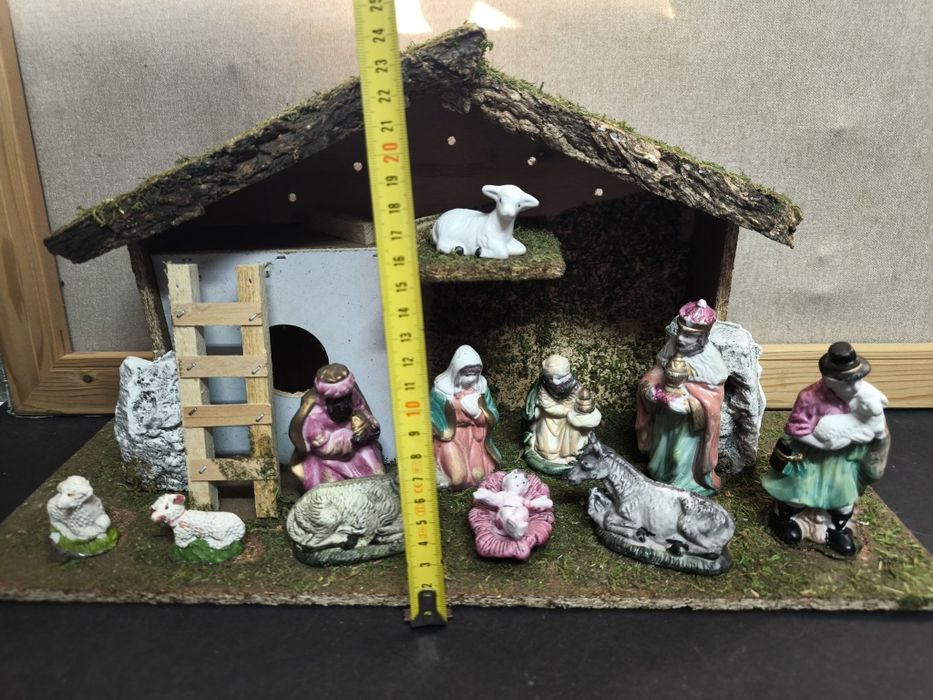 Presépio Natalício com Figuras
Presépio de Natal completo com várias f