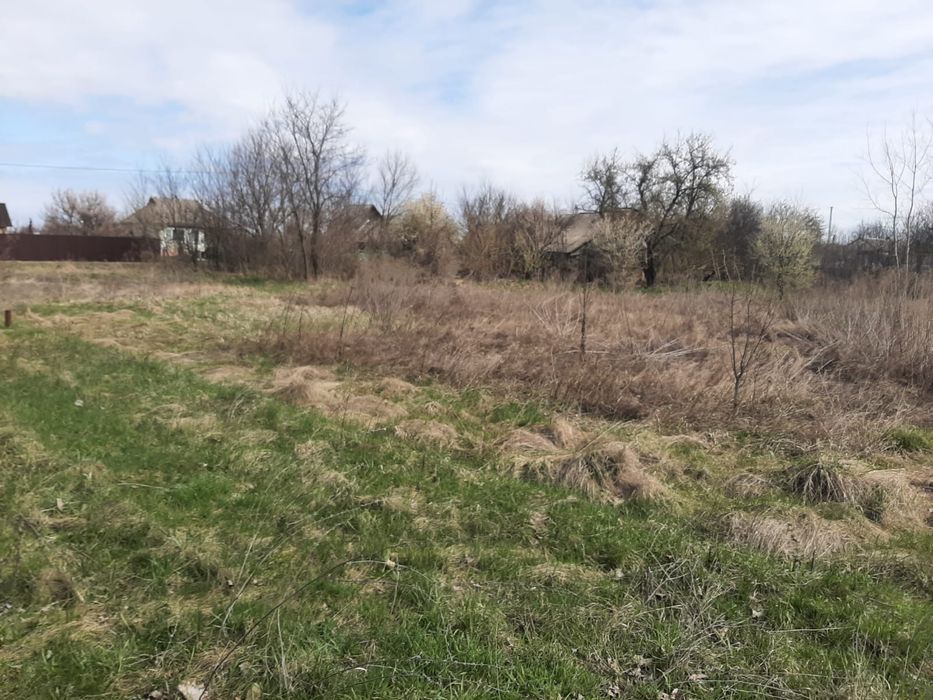 Продам земельну ділянку під забудову в центрі села