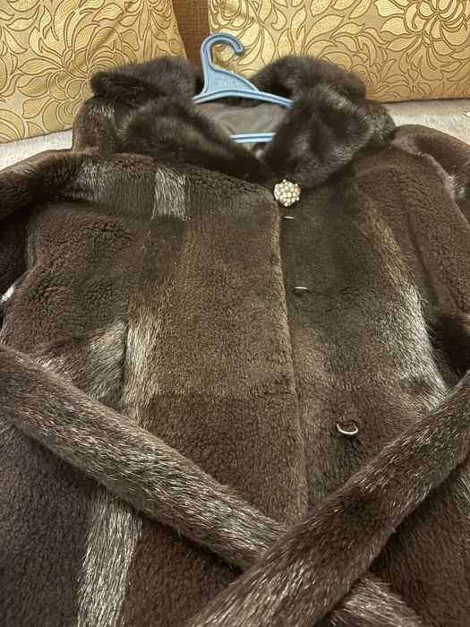 Продам шубу з нутрії (стрижена)