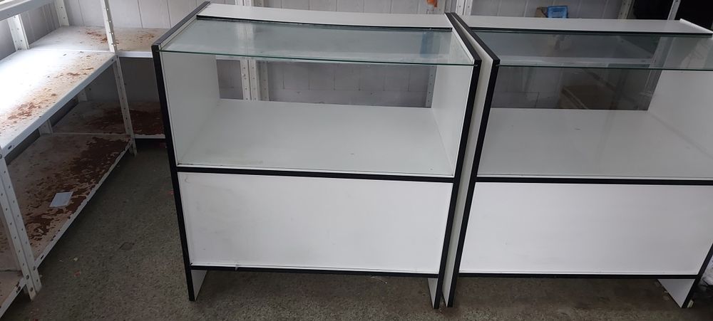 Торгівельне обладнання. Прилавки