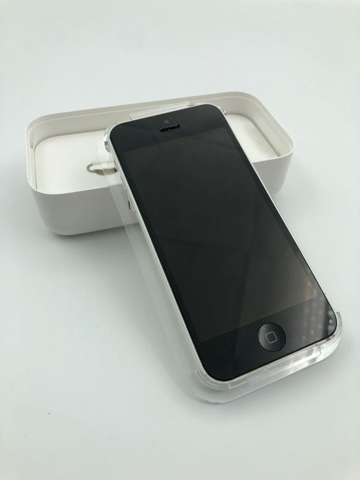 iPhone 5c White + Apple Case64752032763267123