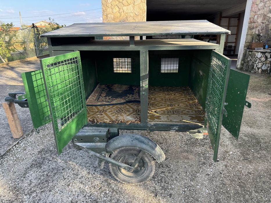 Reboque para cães de caça