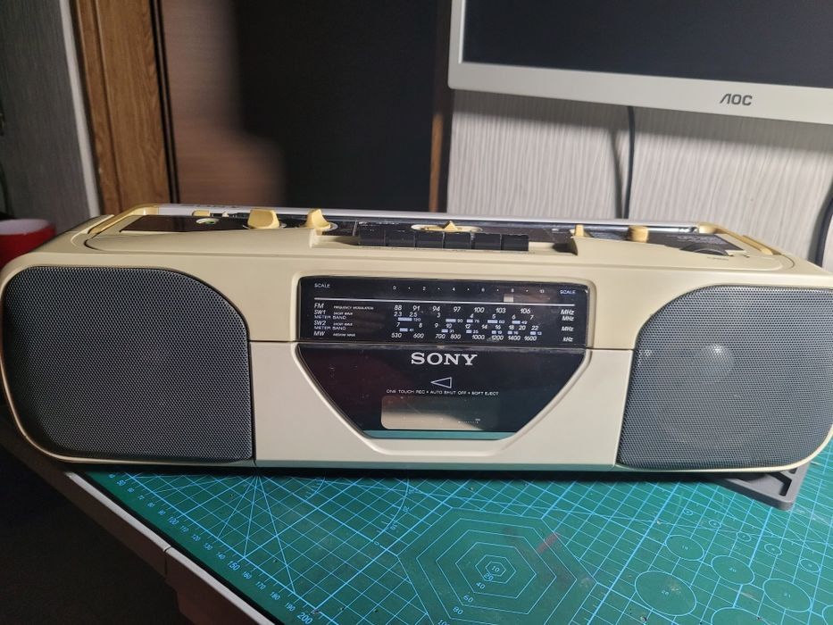 Radio z zegarem klapkowym  sprawny