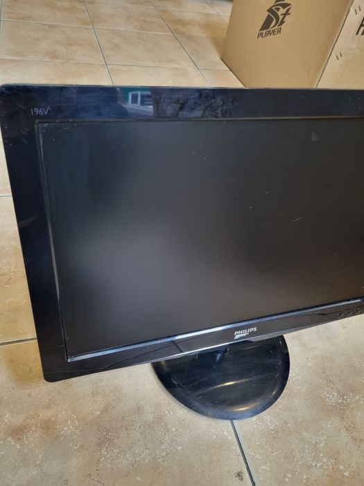 Продам 4 монітори + міні П.К. в подарунок. Ціна за усе.