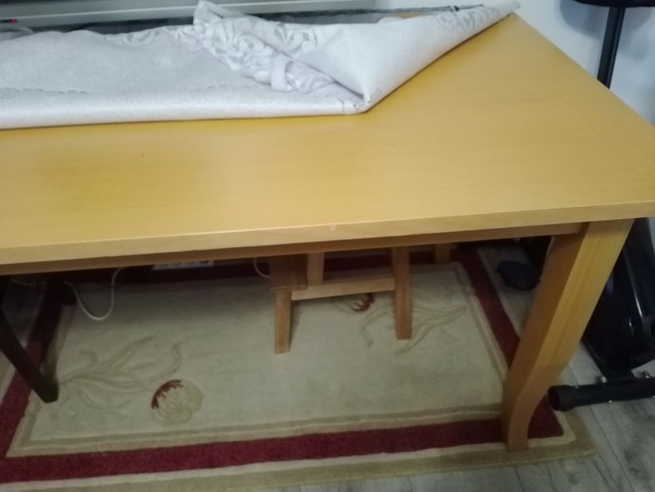 Sprzedam stół z litego drzewa