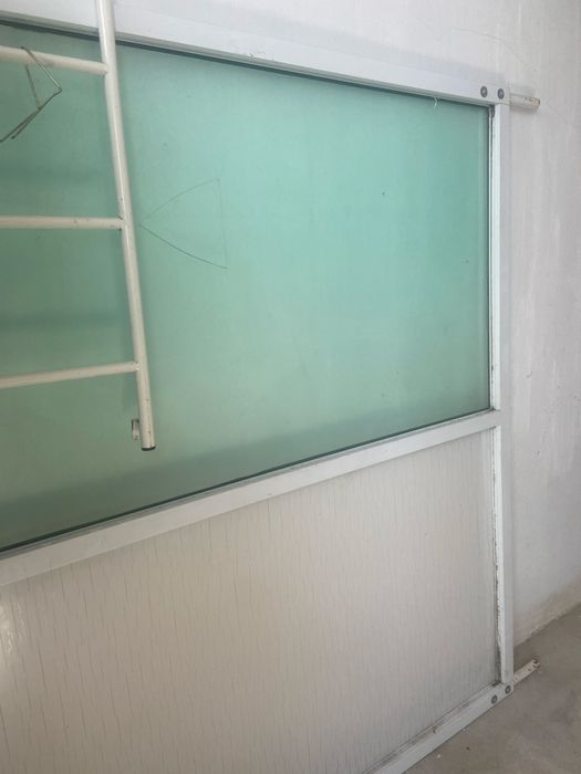 Divisoria de aluminio fixa, bom estado
