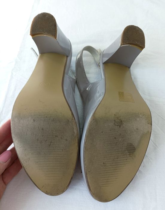 Szare czółenka, lakierowane sandały skórzane, skóra Jezzi 39