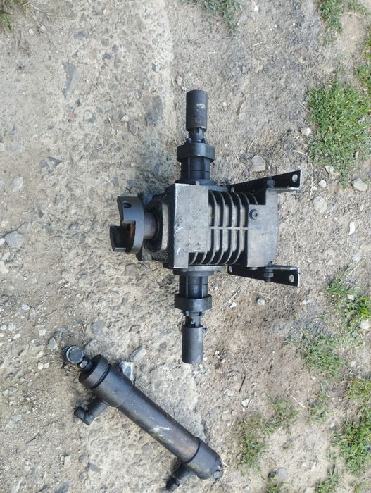 Кутовий редуктор