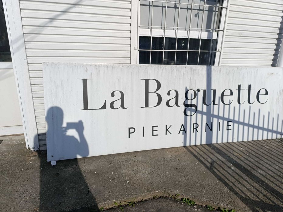 Szyld z powłoką aluminiową