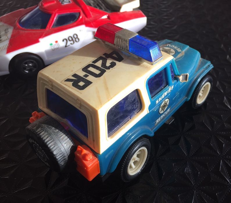 Carros (jipe Willy’s + lancia) anos 80