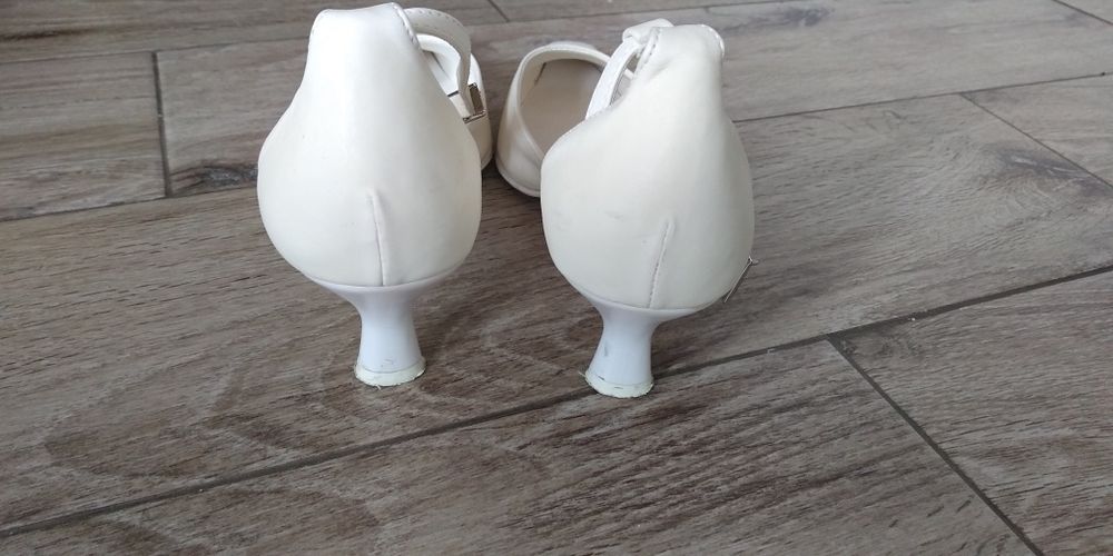 Buty ślubne na obcasie
