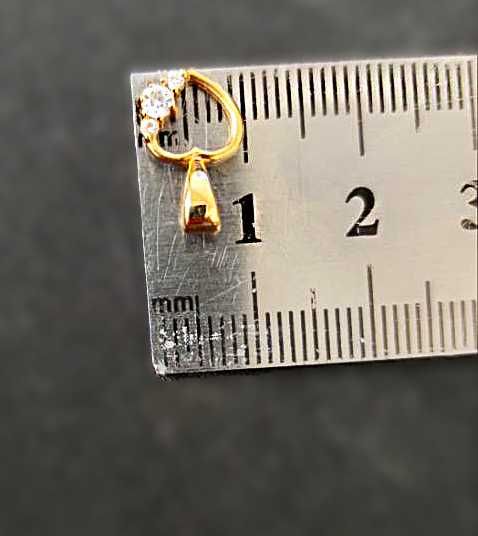 Золотий підвіс Сердечко з 3 цирконами 585 пр. Вага 0,79 гр. розм 15 мм