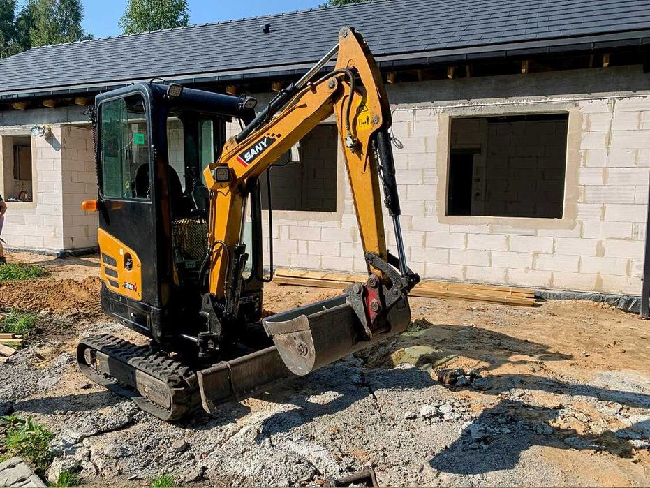 Minikoparka Milanówek wypożyczalnia i usługi minikoparka operator wykopy przyłącza czyszczenie działek