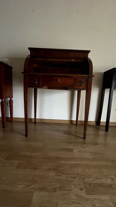 Escrivaninha em madeira