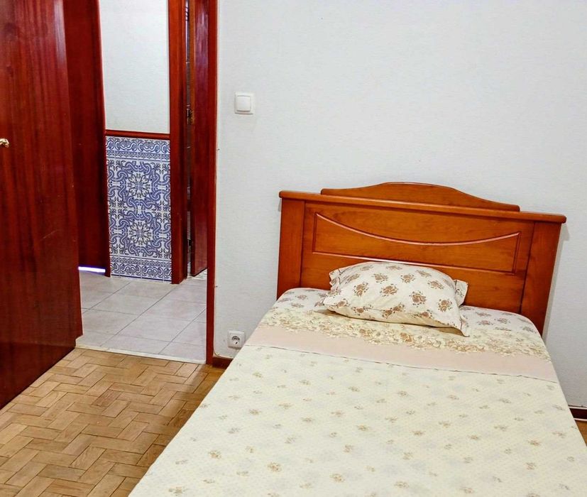 alugo quarto individual arrendar em sao joao da talha perto aeroporto lisboa entrada imediata