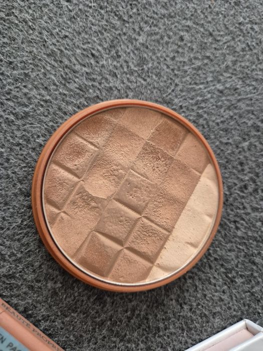 Zestaw bronzer i rozświetlacze douglas,The balm i rimmel