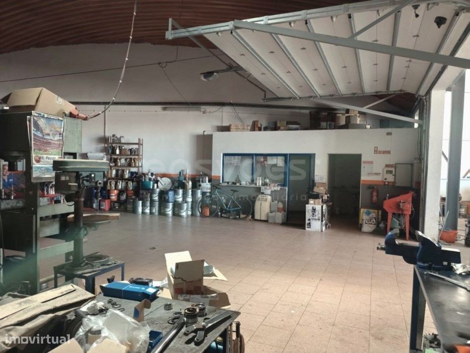 Armazém com Terreno e Oficina Totalmente Equipada - 848,60 m²