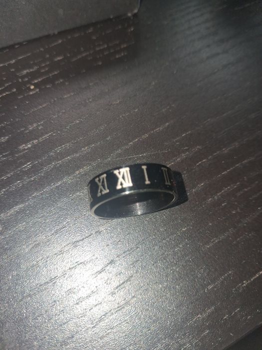 Anel preto em bom estado