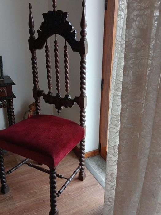 Quarto pau preto(cama, 2 mesinhas, 2 cómodas, espelho, cadeira, banco)