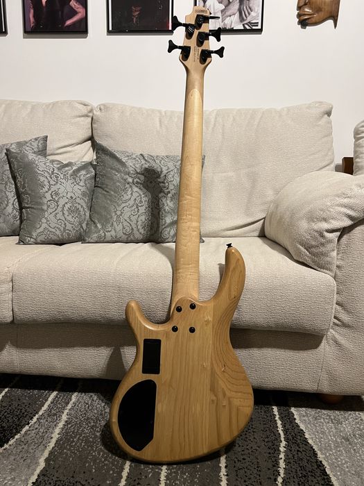 Baixo como novo 5 cordas