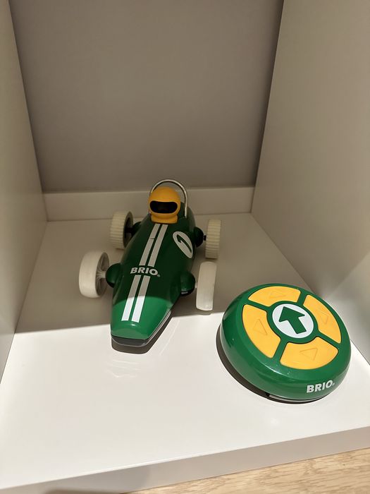 BRIO Samochód wyścigowy z pilotem