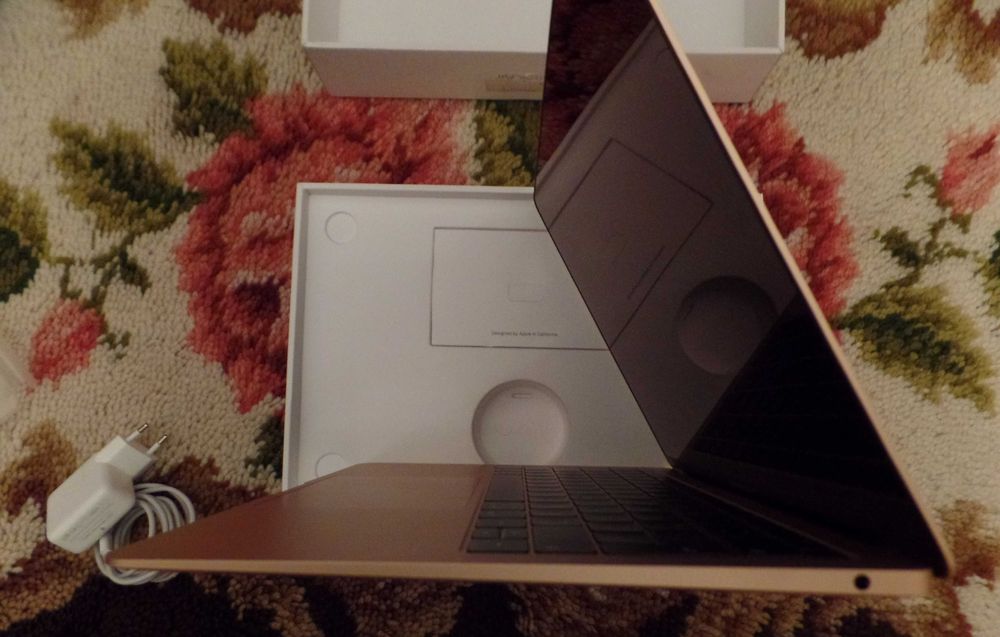 MACBOOK AIR 13″ – Edição especial em Dourado – como Novo