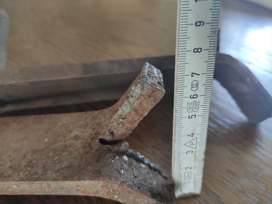 2 sworznie do osadzenia drzwi bramy okucia PRL