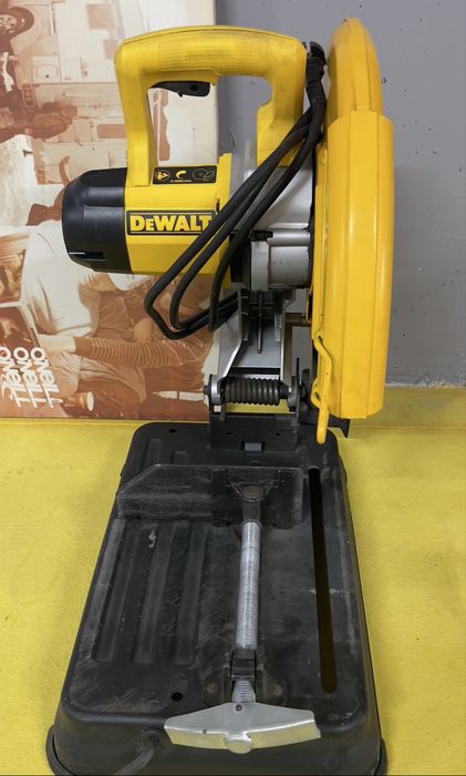 Maquina de corte DEMALT