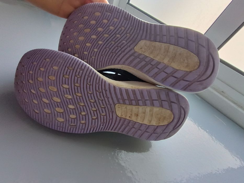 Sapatilhas Axis e adidas