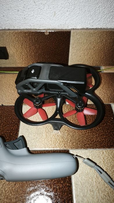 DJI avata com 4 baterias + 2 baterias para os óculos.