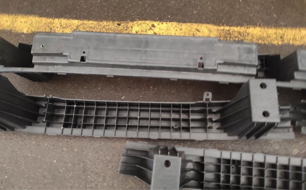 Передний усилитель бампера Ваз 2113 2114 2115 буфер , пластик под